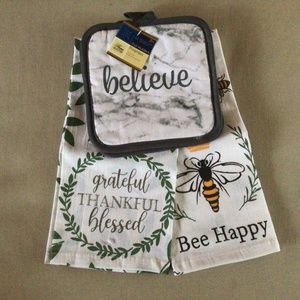 Towels and Pot Holders (4pcs.). NWT